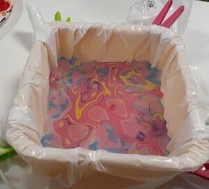 Plastkarbis roosakirju veepilt
